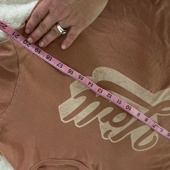 GUC Y’all graphic tee size Large Rust/Rose color. Some wear around neck. Soft!! - Picture 7 of 9